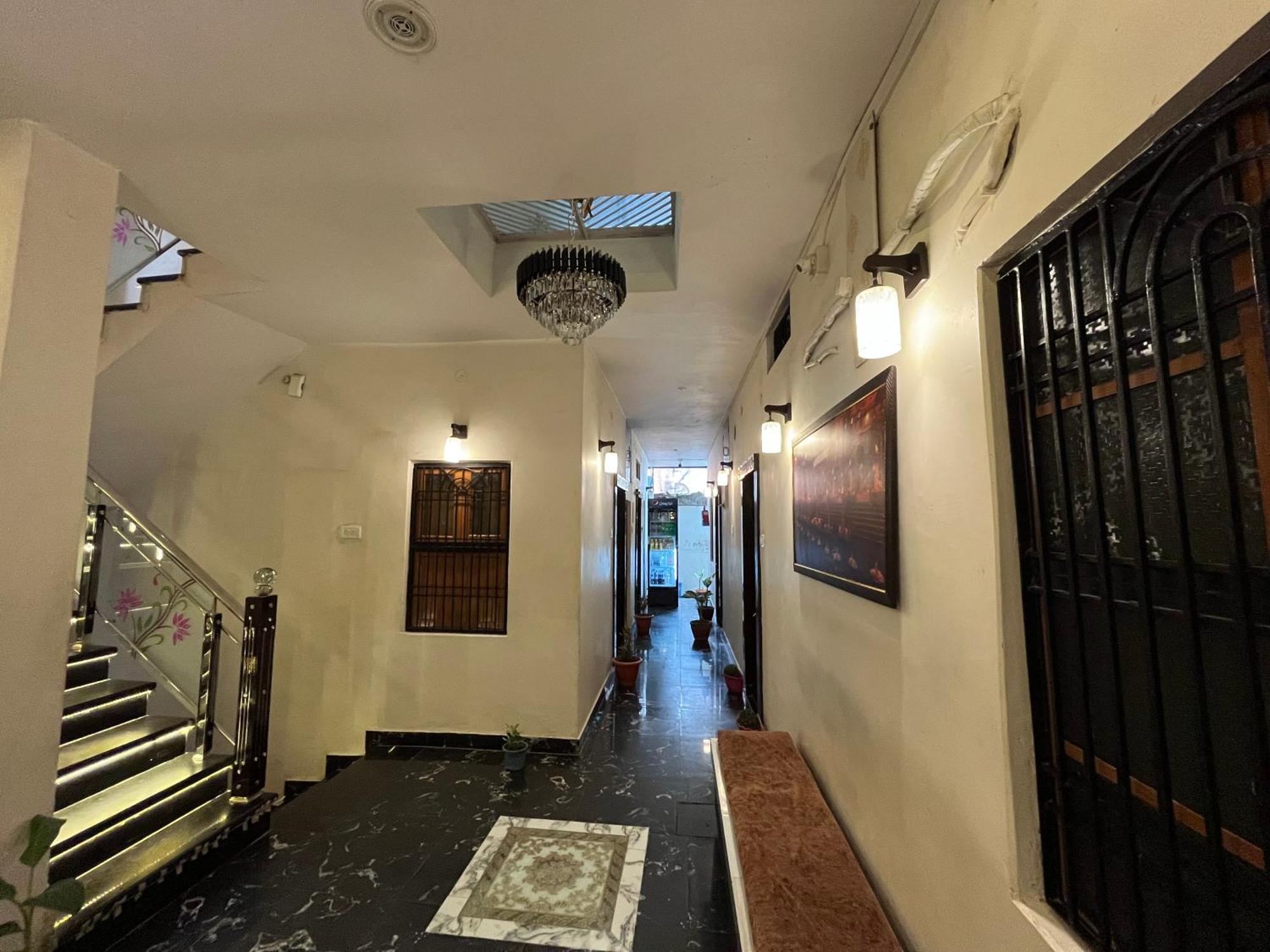 Hotel Shanti Inn Varanasi Exteriör bild